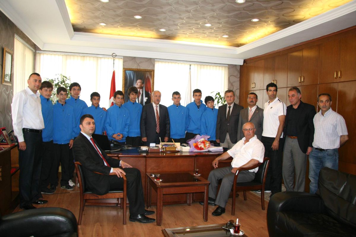 Şampiyon Olan Atletizm Takımından Akdemir\'e Ziyaret