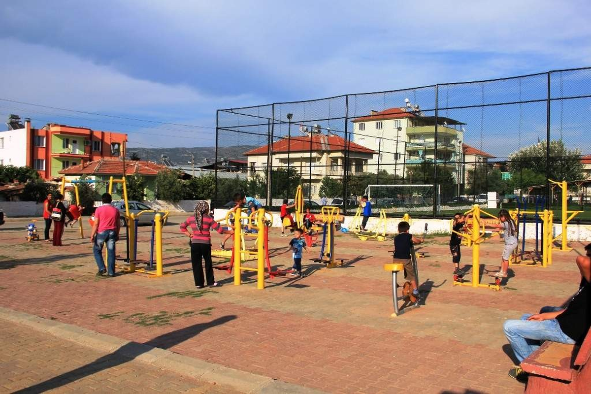 Sarıgöllü Vatandaşlar Açık Havada Spor Yapıyor