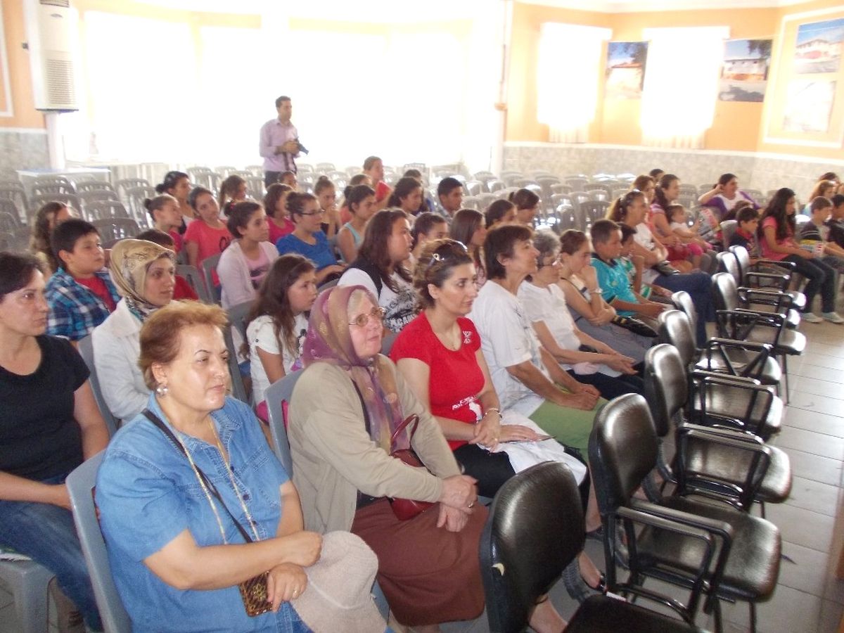 Şarköy Hem Tiyatro Gösterisi Sundu