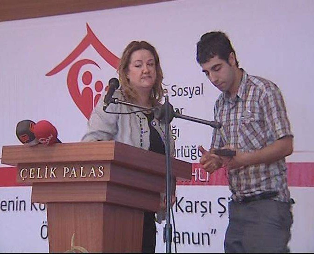 Şiddet Toplantısında Kadın Genel Müdür Erkek Görevliye Uyarı