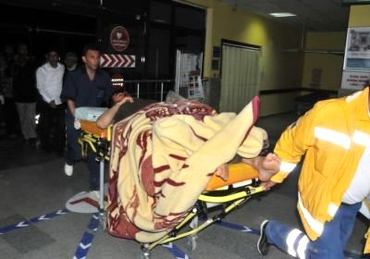 Suriye\'de Çatışmalarda Yaralanan 2 Kişi Türkiye\'ye Getirildi