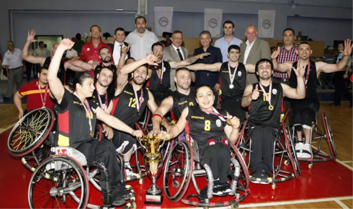 Tekerlekli Sandalye Basketbol\'da Galatasaray Şampiyon Oldu