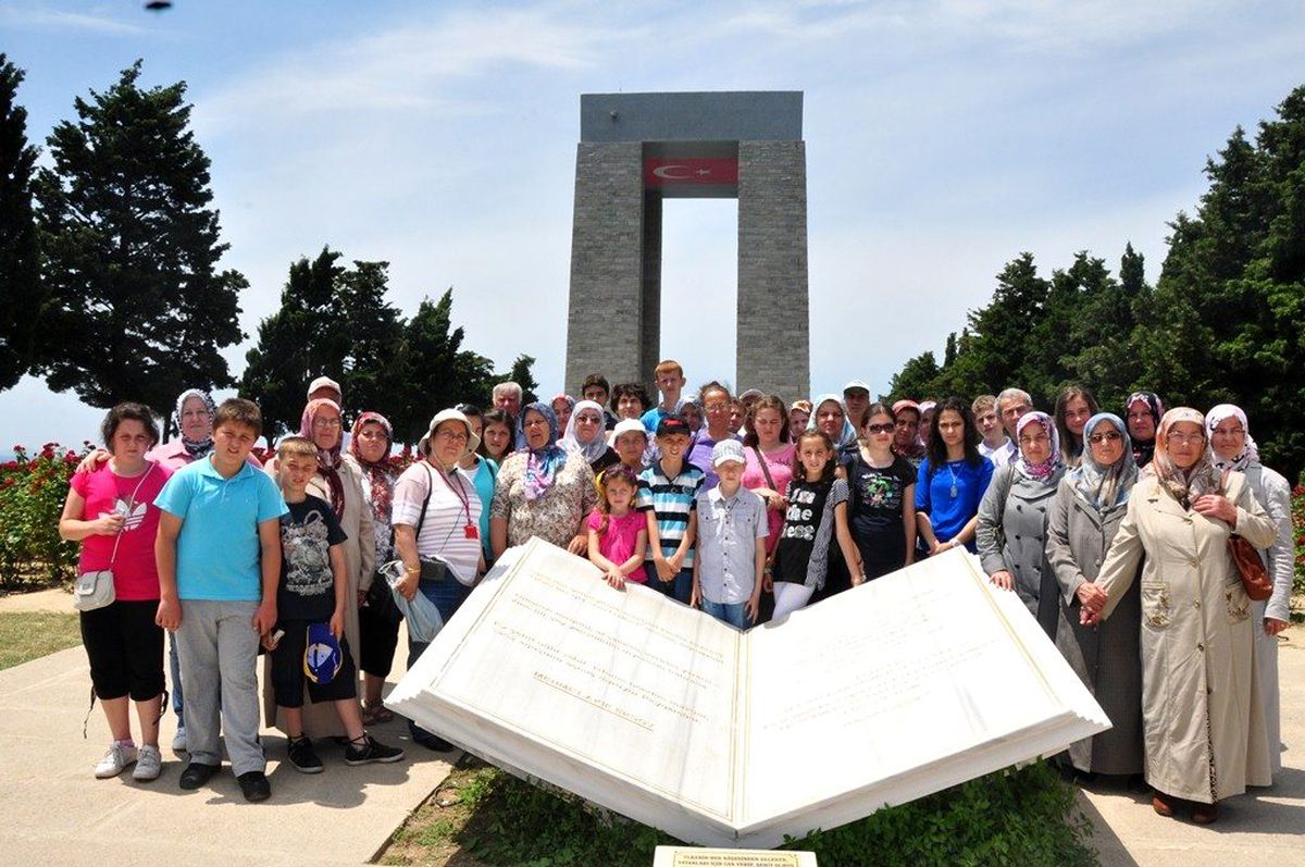Tekirdağ Belediyesi\'nin Şehitlik Gezileri Devam Ediyor