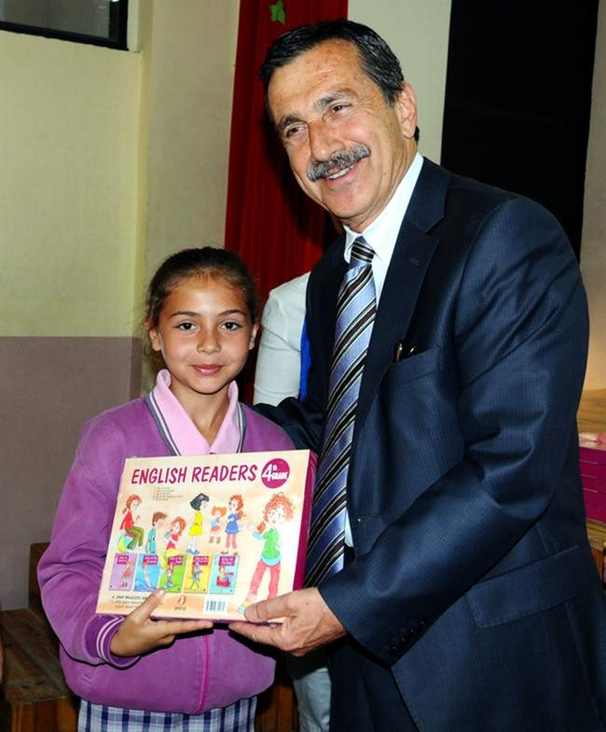 1700 Öğrencinin Karne Hediyesi Başkan Ataç\'dan