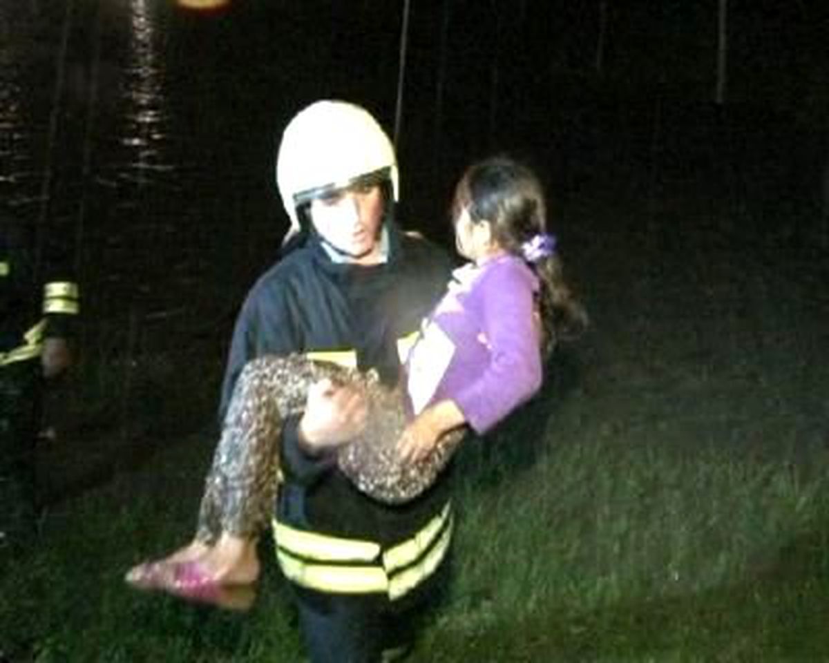 26 Kişi Ölümden Böyle Kurtarıldı Edirne'de Oğulpaşa Deresi Taştı
