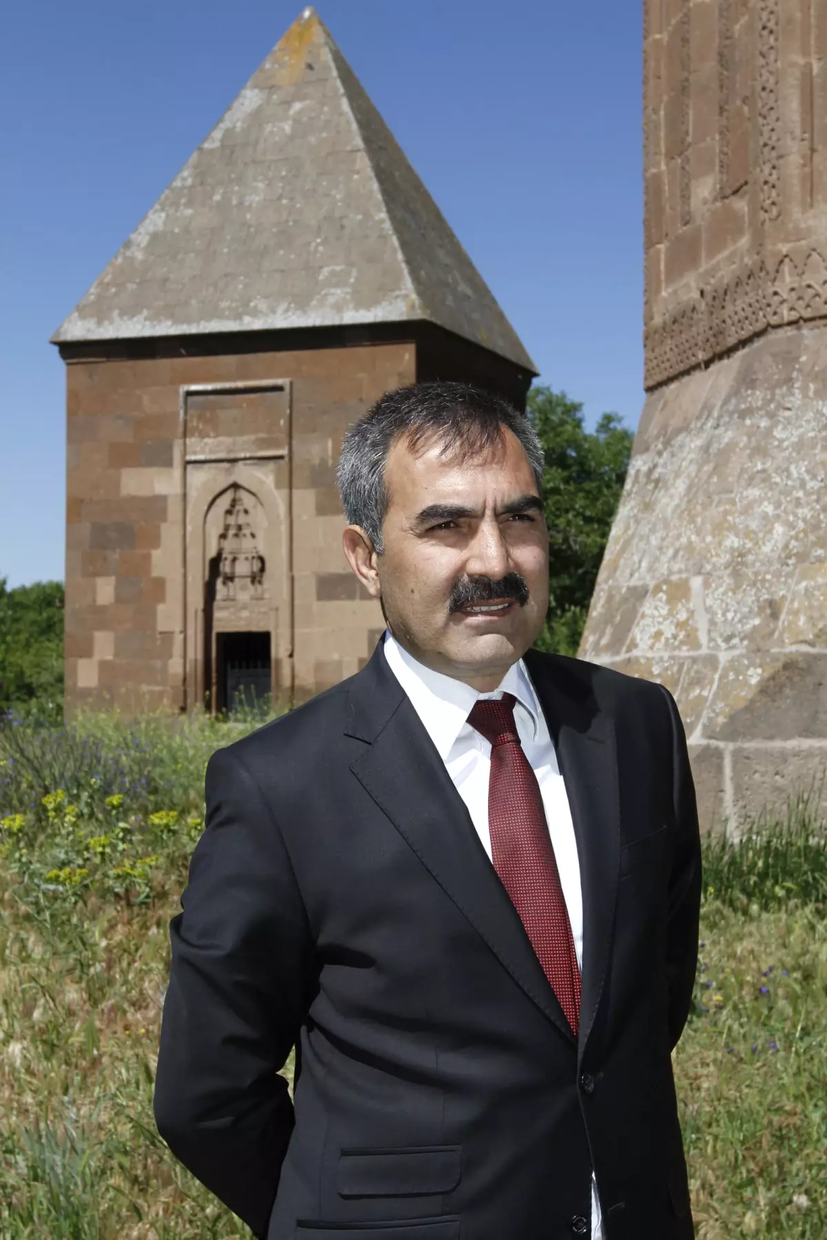 Ahlat\'tan \'Taş\' Gibi Tepki