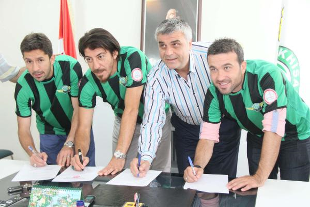 Akhisar Belediyespor\'da Üç İmza
