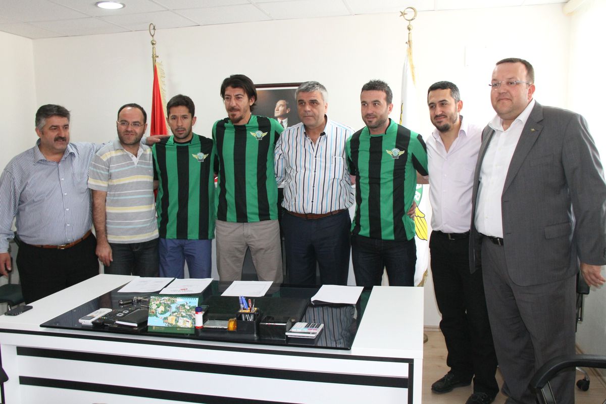 Akhisar Belediyespor İç Transferde 3 Oyuncu ile Anlaştı