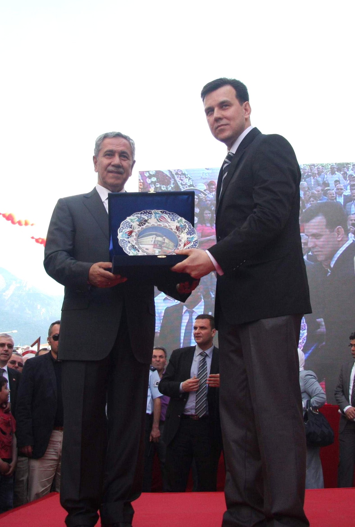 Arınç Doruk Hastanesi\'nin Yeni Şubesini Açtı