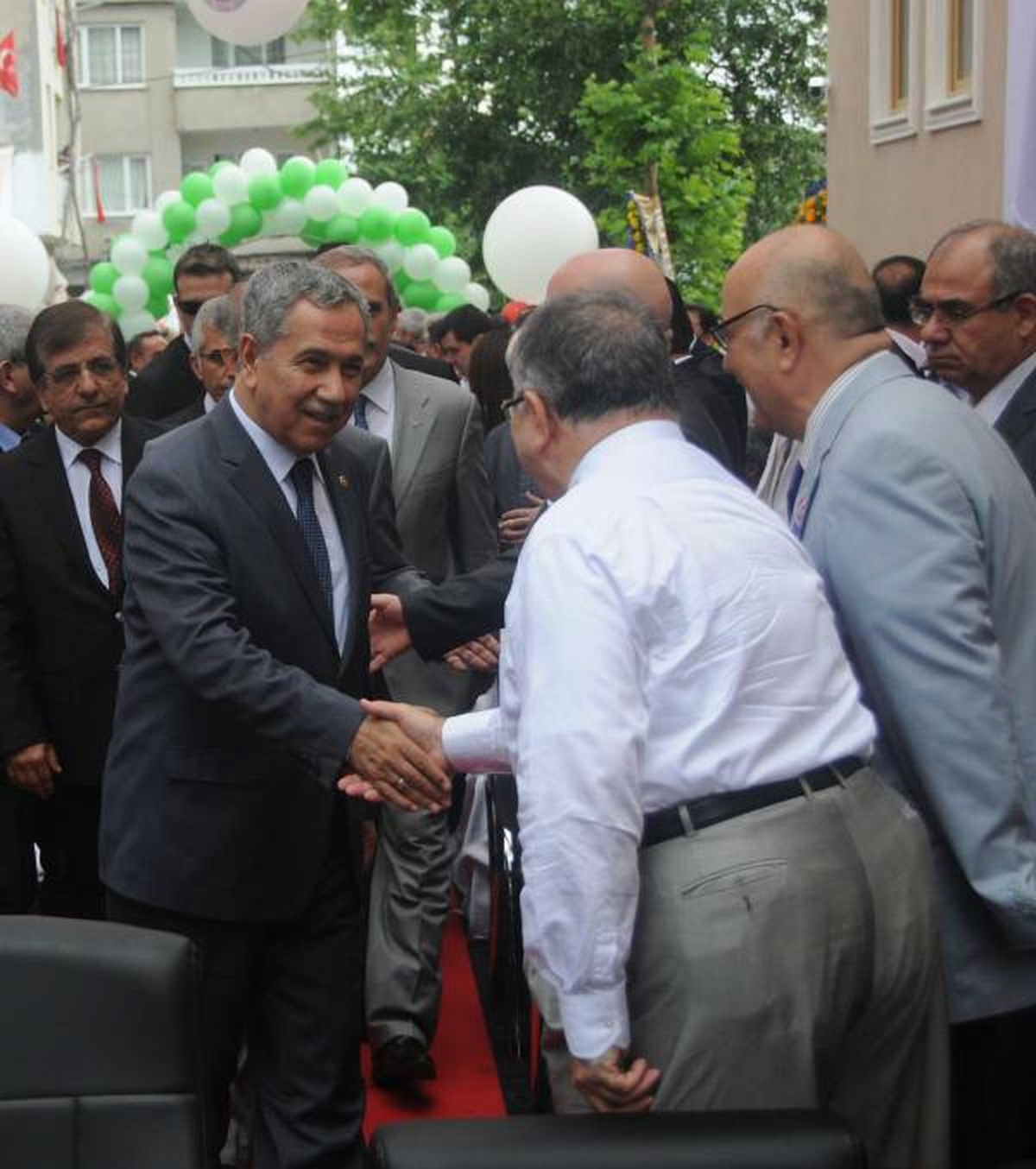 Arınç\'tan Zirve Değerlendirmesi: MHP\'nin de Toplantılara Katılması Gerekir
