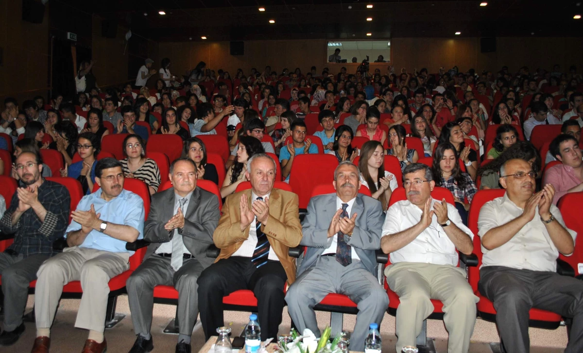 Aydın\'da Tiyatro Şenliğine Katılan Liseliler Ödüllendirldi