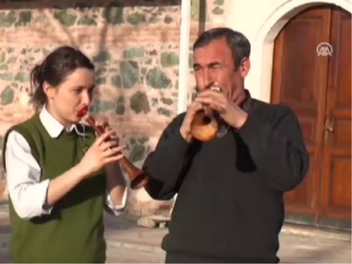 Baba Kız Zurna Çalıyorlar