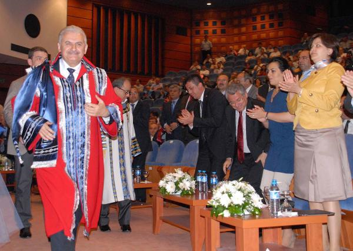 Bakan Yıldırım\'a Paü\'den Fahri Doktora Ünvanı