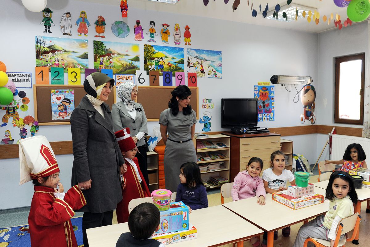 Başbayan Gül, Çocukların Gösterisini İzledi