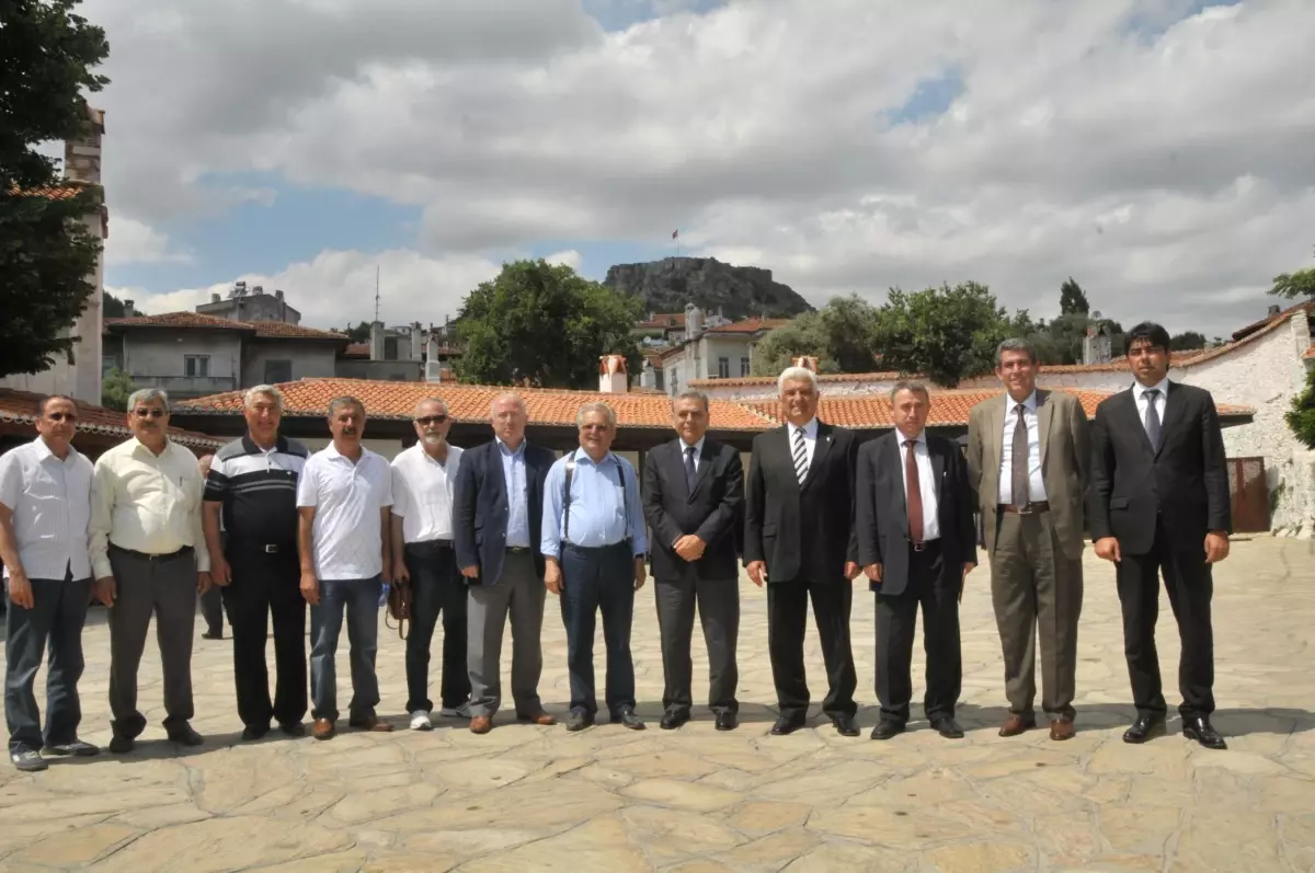 Başkan Aziz Kocaoğlu: "Yerelde Demokrasi Olmadan Ankara\'da Demokrasi Kurulamaz"