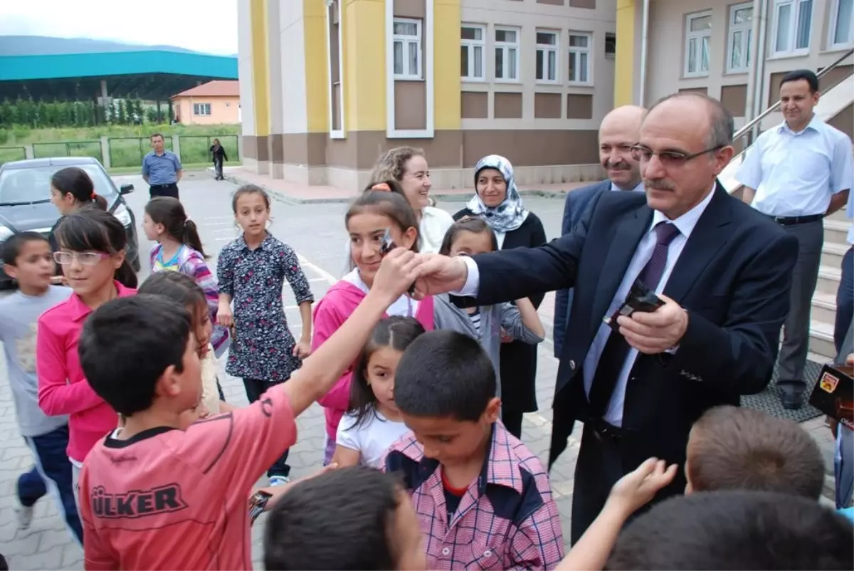 Bolu'da Okullara Temizlik Malzemesi Dağıtıldı