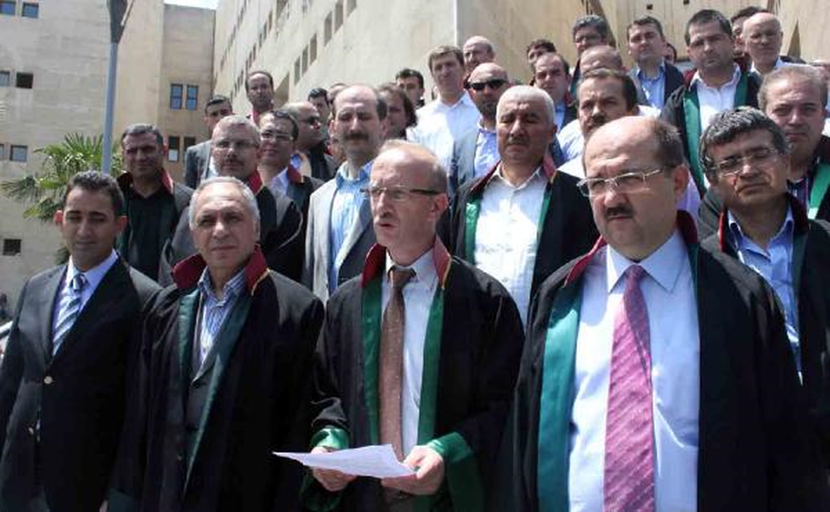 Bursa\'da Avukatlardan \'Öym Kanununda Yapılacak Değişikliklerden Endişeliyiz\' Açıklaması
