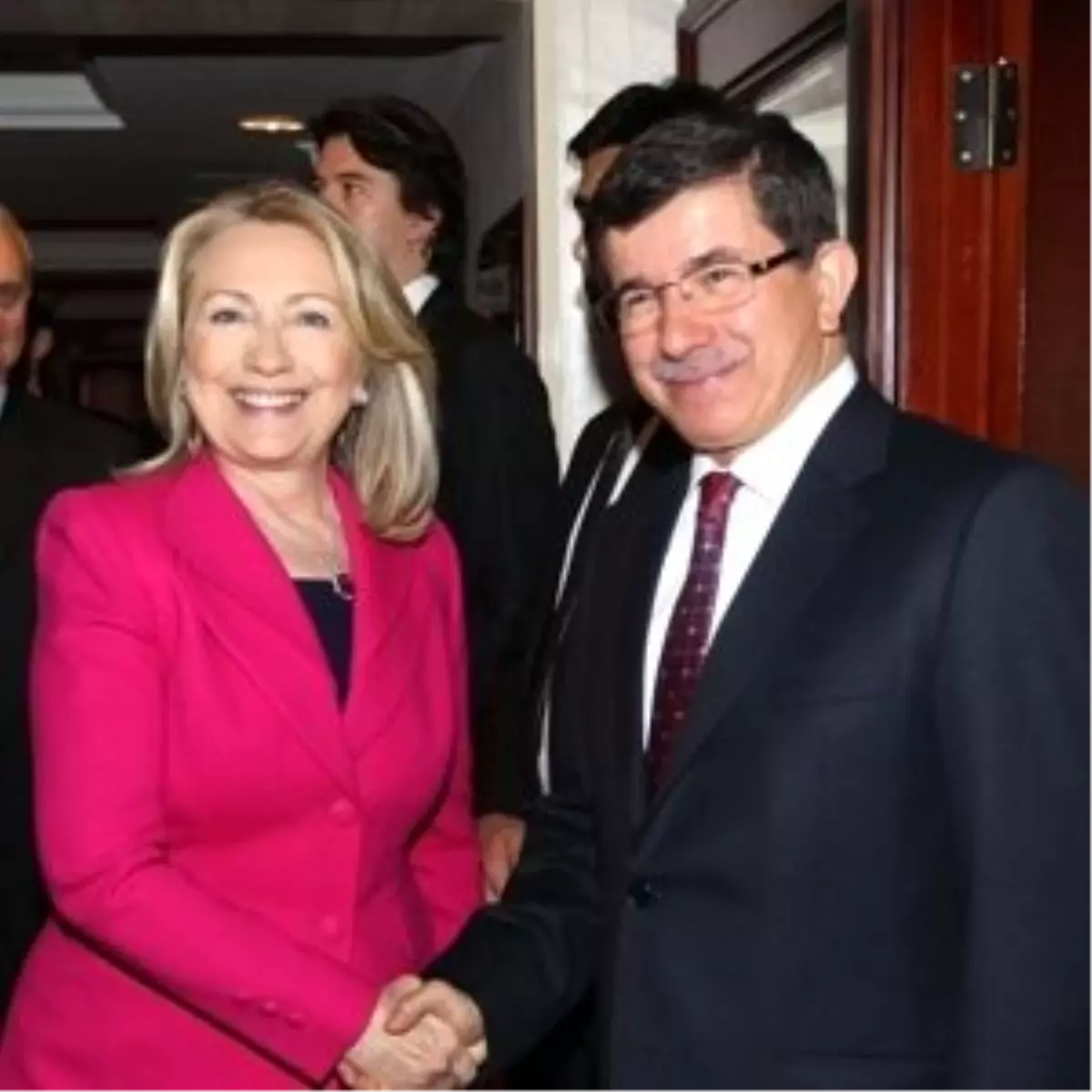 Davutoğlu, Clinton ile Çalışma Kahvaltısında Bir Araya Geldi