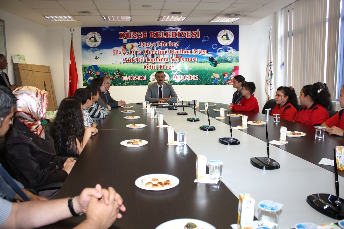 Düzce Belediyesi Atık Pil Toplama Ödüllerini Verdi