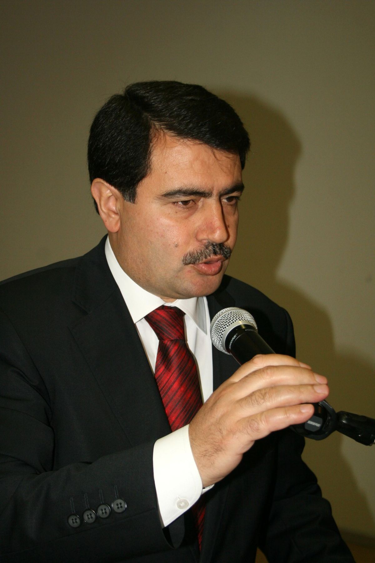 Düzce Valisi Vasip Şahin\'den Orta Hasarlı Bina Uyarısı