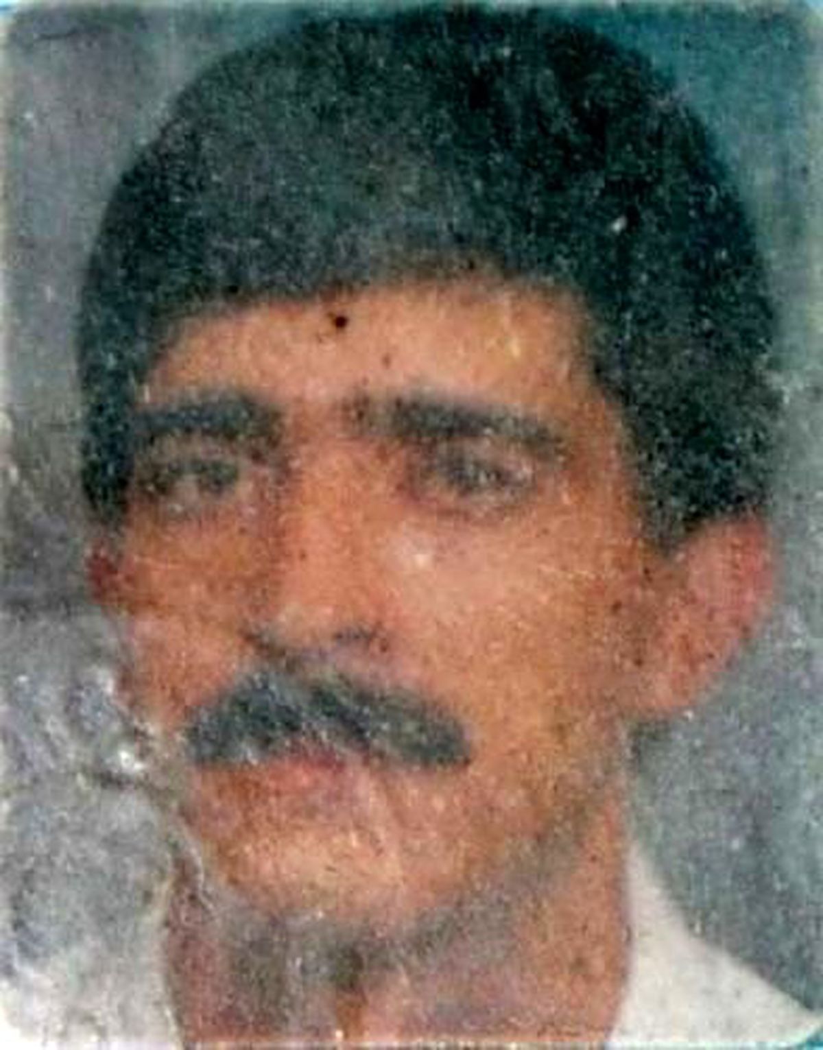 Evinin Salonunda Kendini Tavana Asarak İntihar Etti