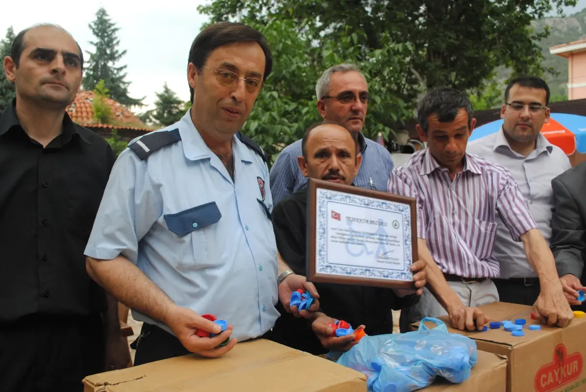 Gardiyanlardan Engellilere Mavi Kapak Desteği