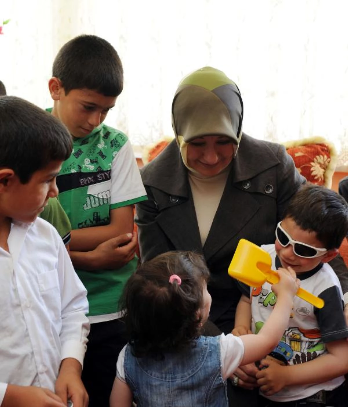 Hayrünnisa Gül Ağrı\'da Şehit Ailesi ve Yurt Çocuklarını Ziyaret Etti