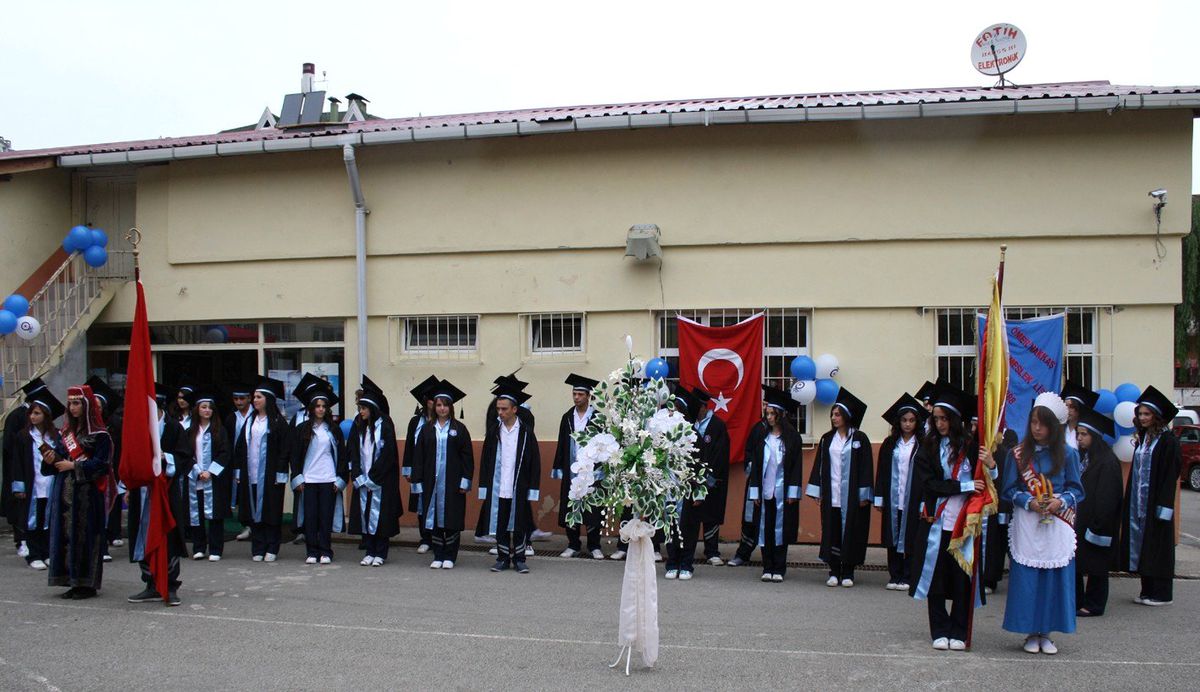 Hemşire Adaylarının Mezuniyet Sevinci