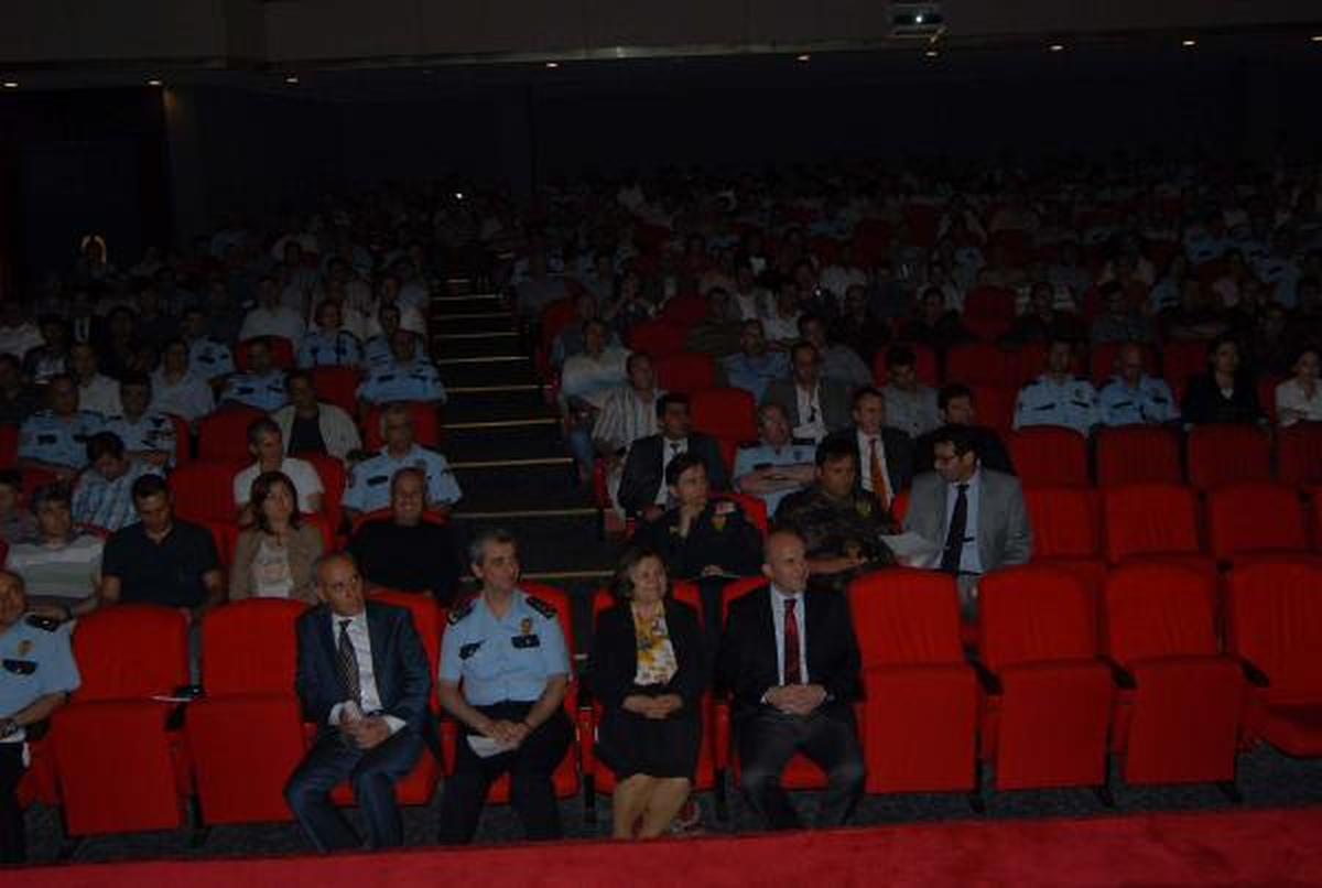 İzmir\'de Polise, Kadına Şiddeti Önleme Eğitimi