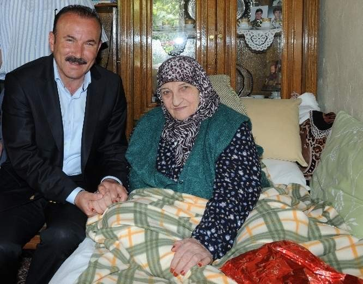 İzmit Belediyesi, İhtiyaç Sahiplerine Yardım Etmeye Devam Ediyor
