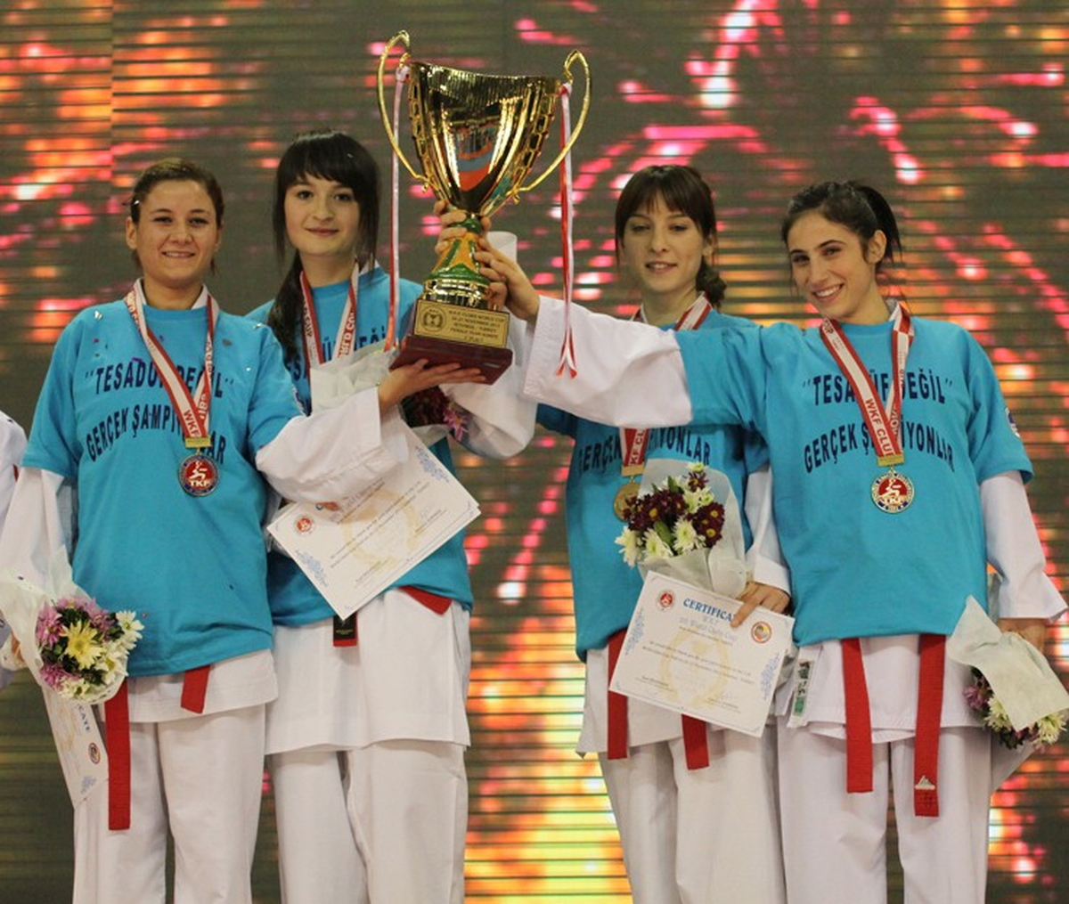 Kağıtspor Bayan Karatecileri Moskova\'da
