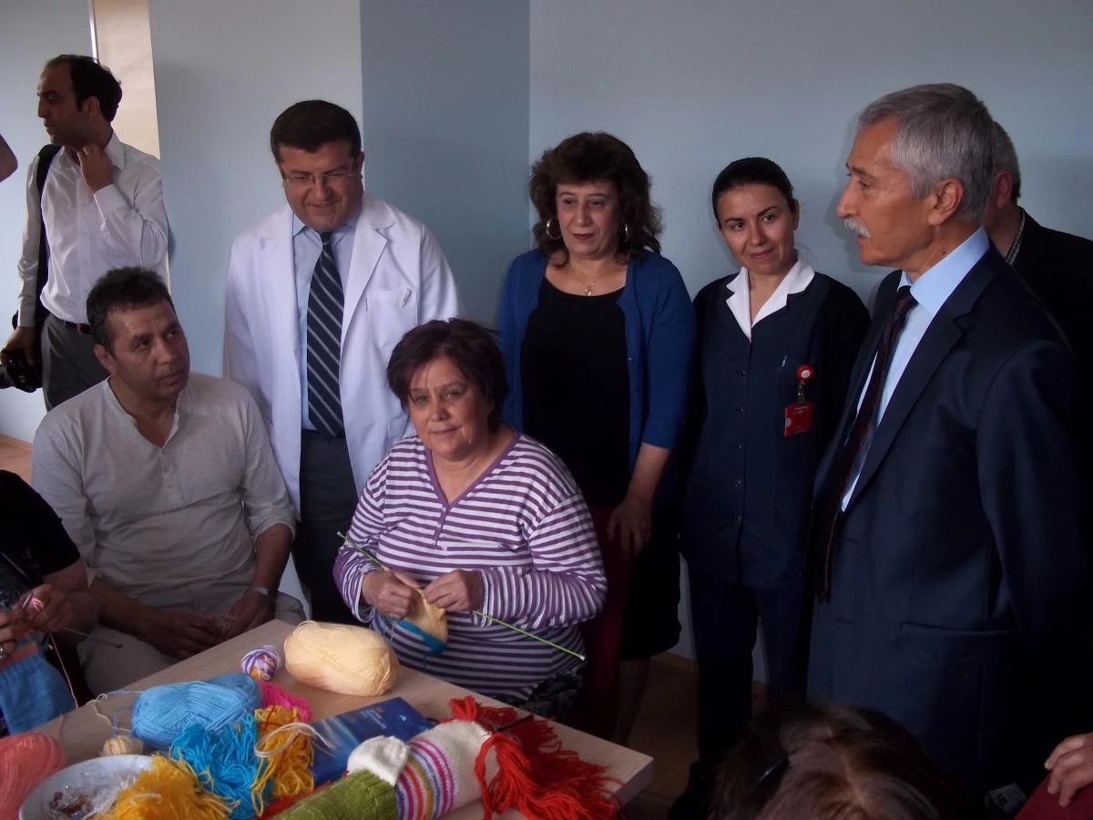 Kırıkkale\'de Toplum Ruh Sağlığı Merkezi Hastalarını Kemanla Tedavi Ediyor