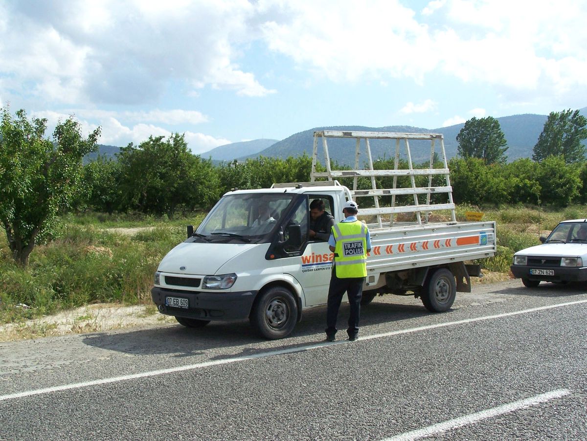 Korkuteli\'nde Trafik Denetimleri Devam Ediyor