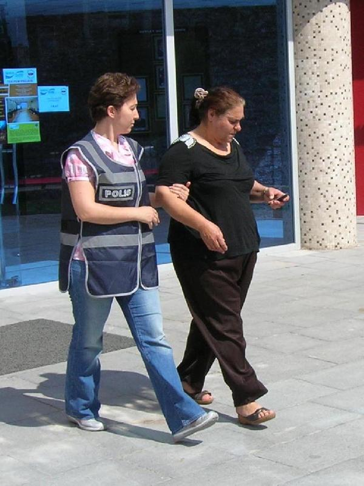 Kuyumcudan Bilezik Çalarken Yakalanan Kadın Tutuklandı