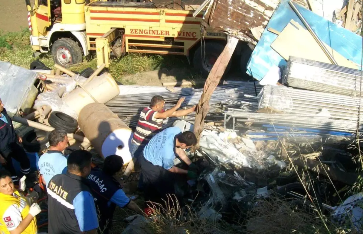 Manisa'da Trafik Kazası: 1 Ölü, 1 Yaralı