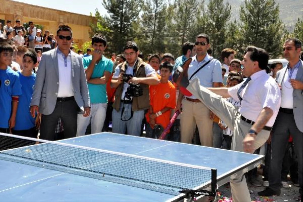 Mardin Valisi, Masa Tenisi Turnuvasında Şov Yaptı