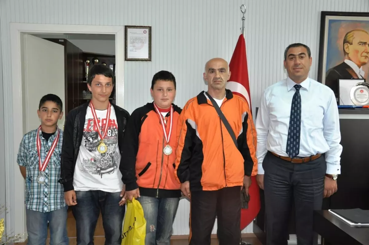 Minik Boksörler Dereceye Gidiyor