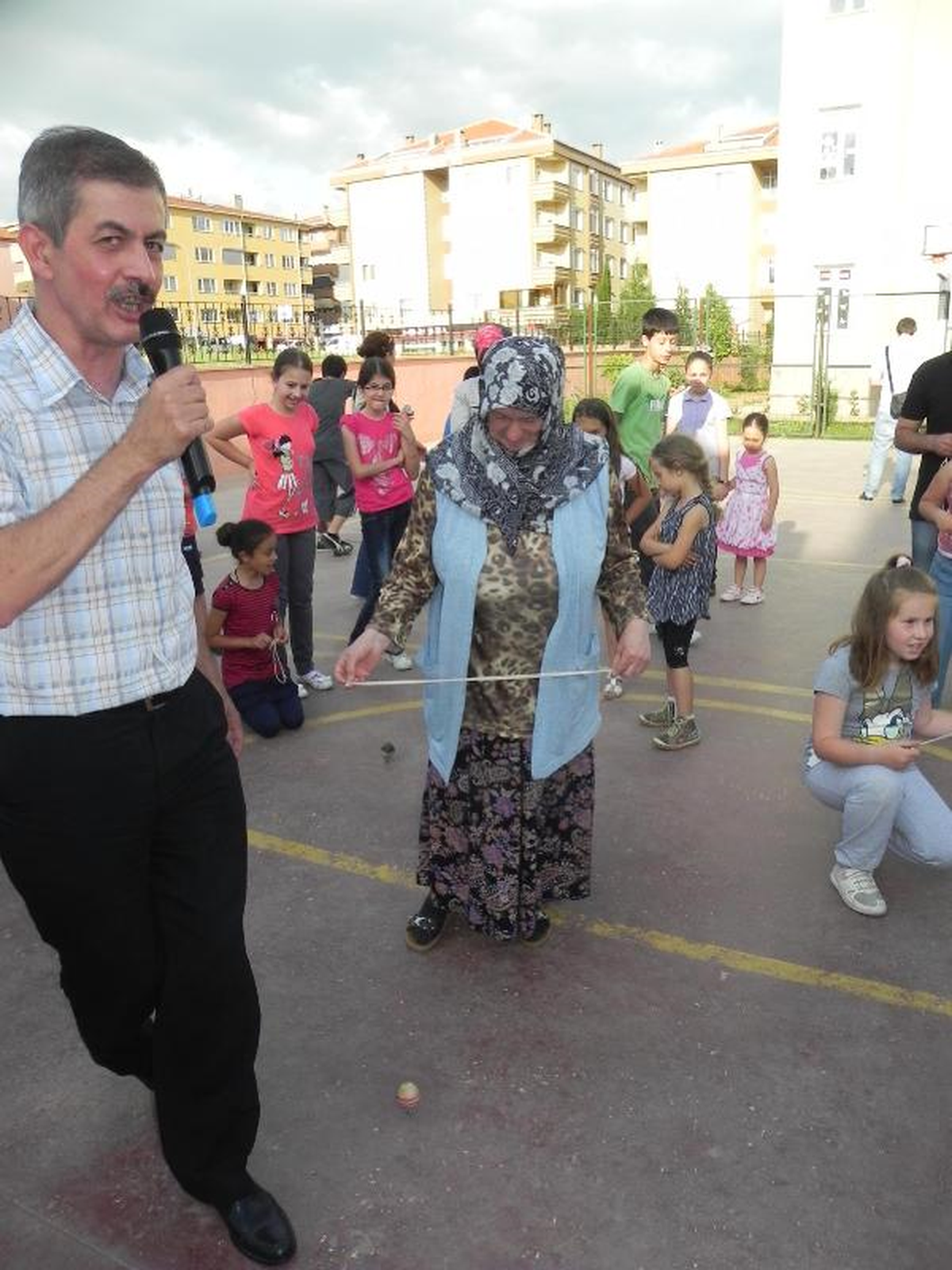 Nine- Torun Topaç Çevirme Yarışmasında Birinci Oldu
