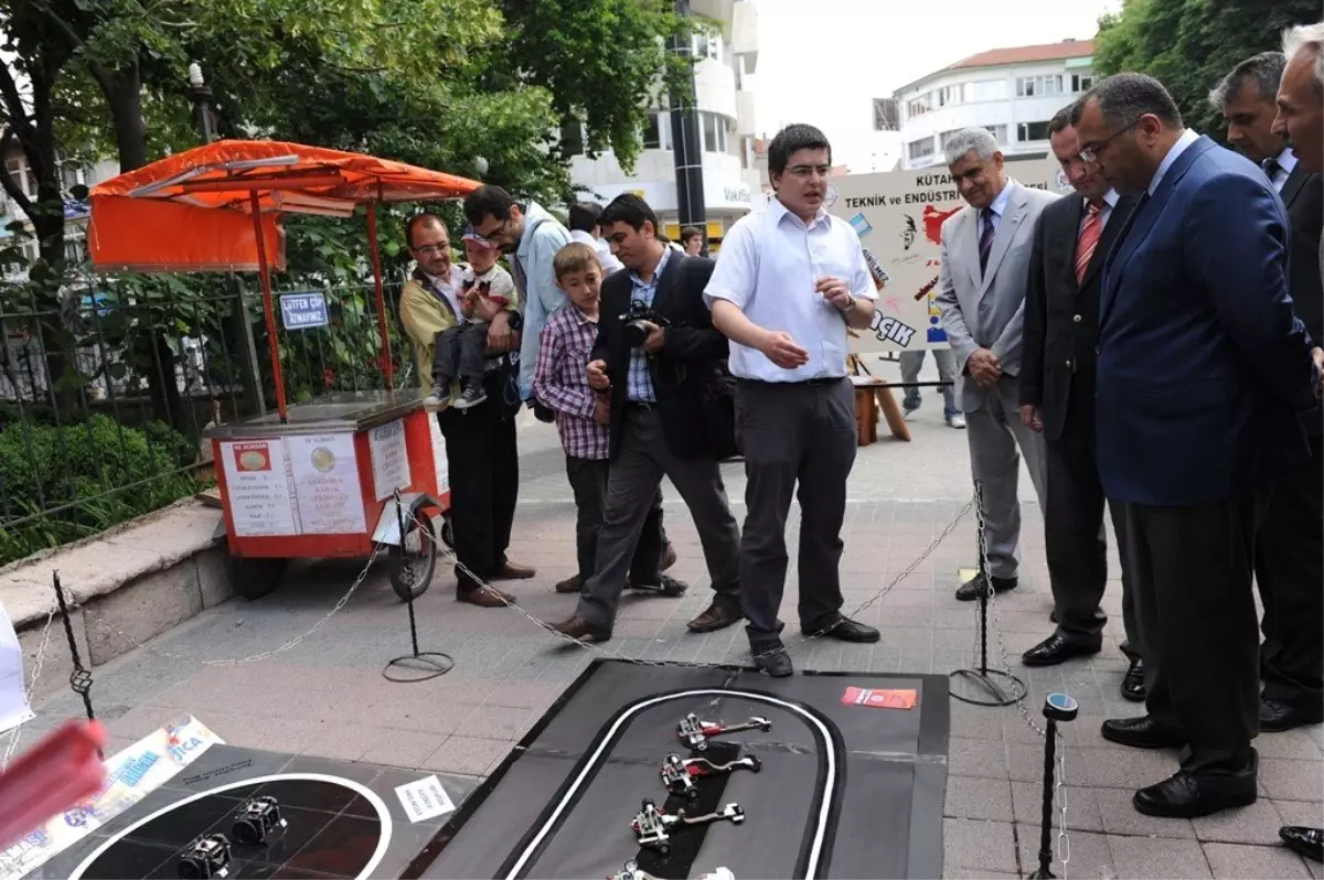 Öğrencilerin Tasarladığı Ürünler Sergilendi