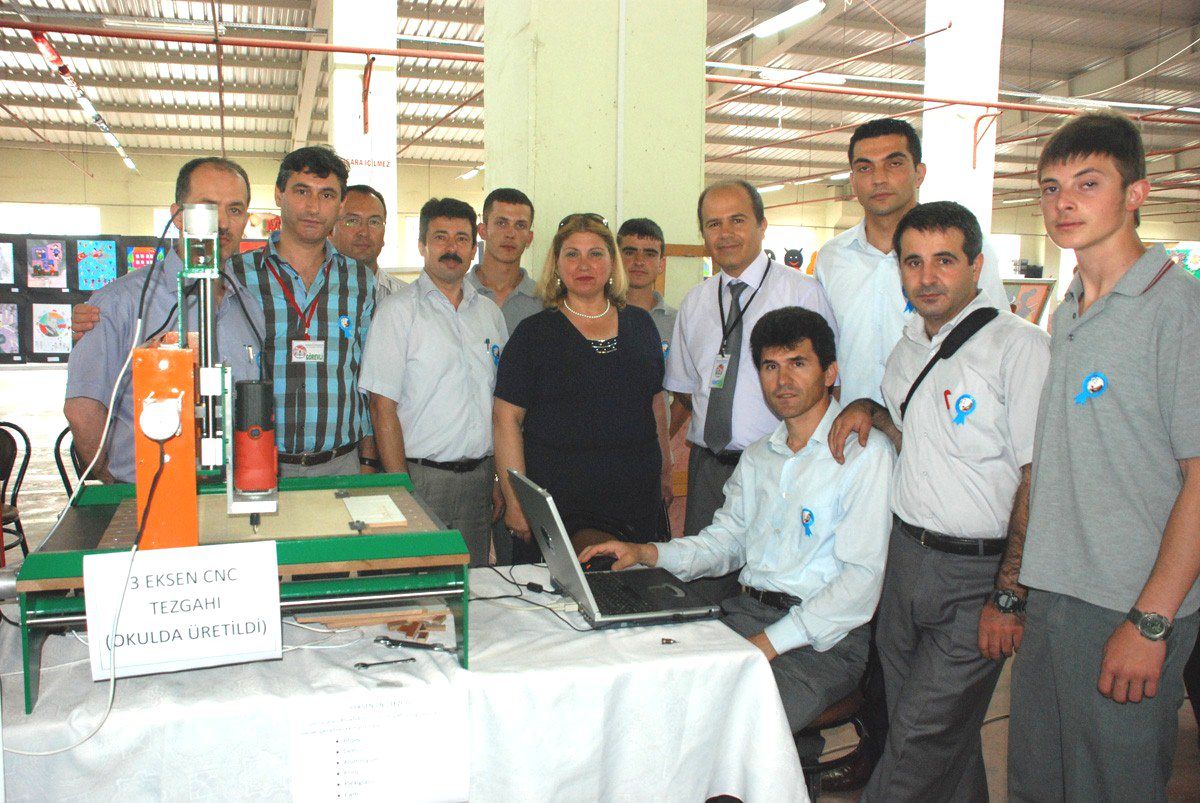 Okulda 3 Eksenli Cnc Tezgâhı Üretildi