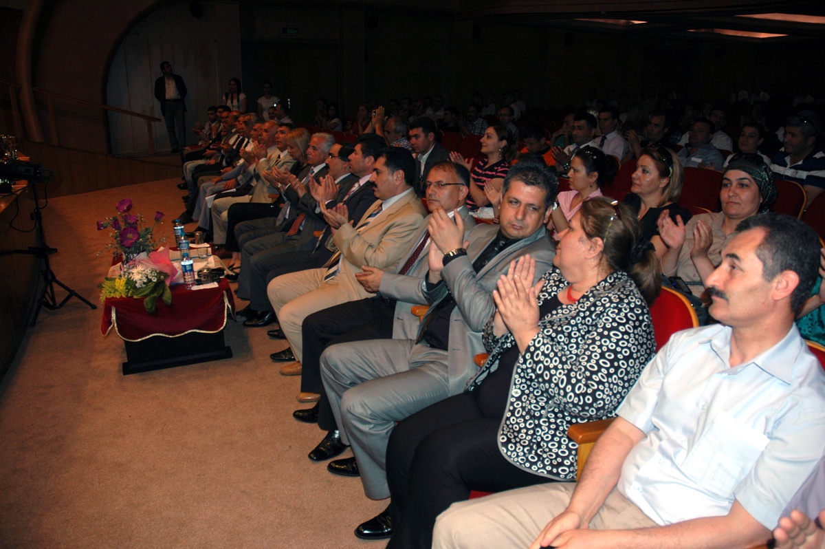 Okullar Arası Yarışmada Dereceye Giren Sporculara Madalya