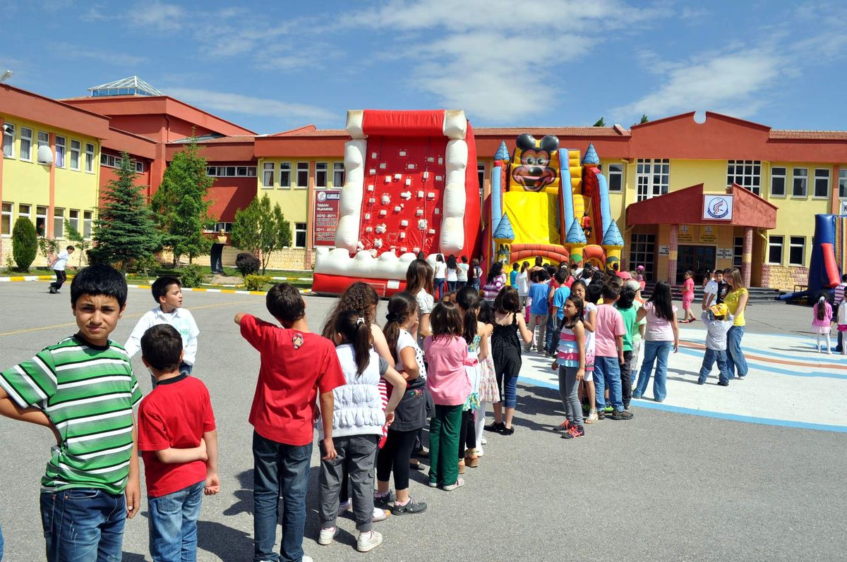 Özel Kardelen Koleji Çocuk Şenliği Başladı