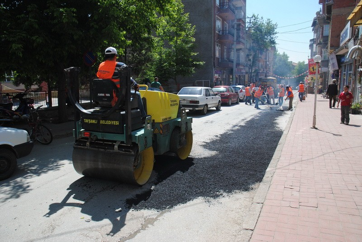Tavşanlı\'da Asfalt Sezonu Açıldı