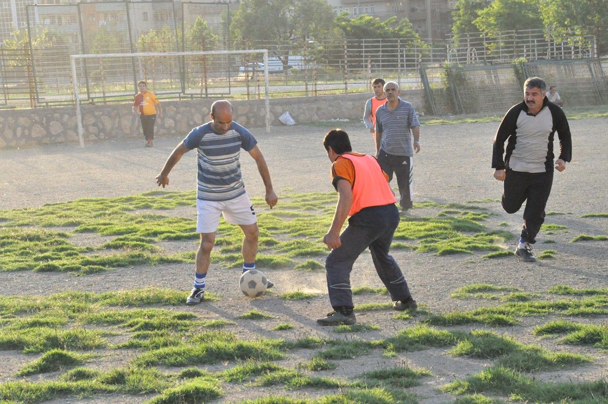Toprak Sahada Futbol Keyfi