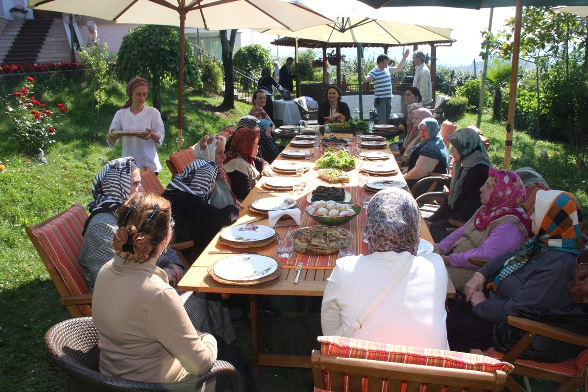 Trabzon\'da Huzurevi Sakinleri Vali Konağında Ağırlandı