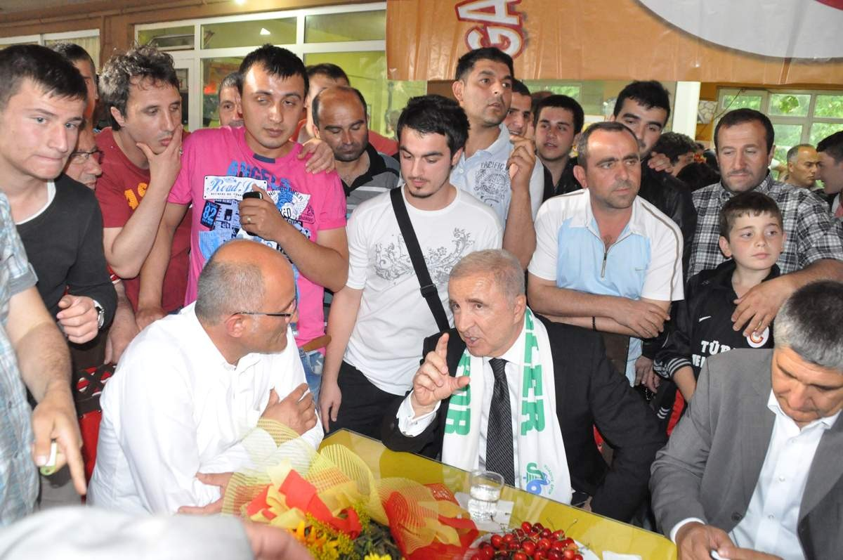 Ünal Aysal Sarı Kırmızılı Taraftarlarla Bir Araya Geldi