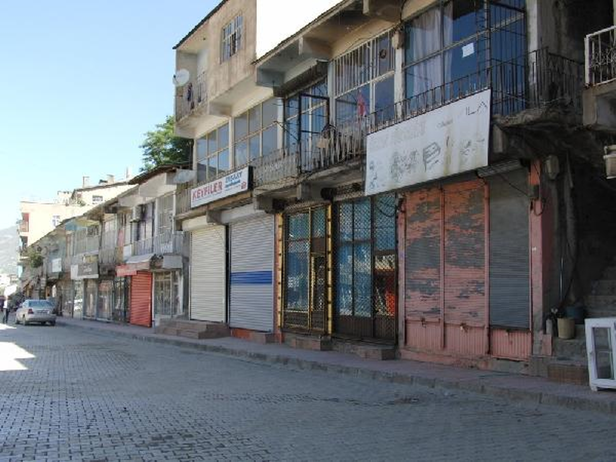 Yüksekova ve Şemdinli\'de Kepenkler Açılmadı
