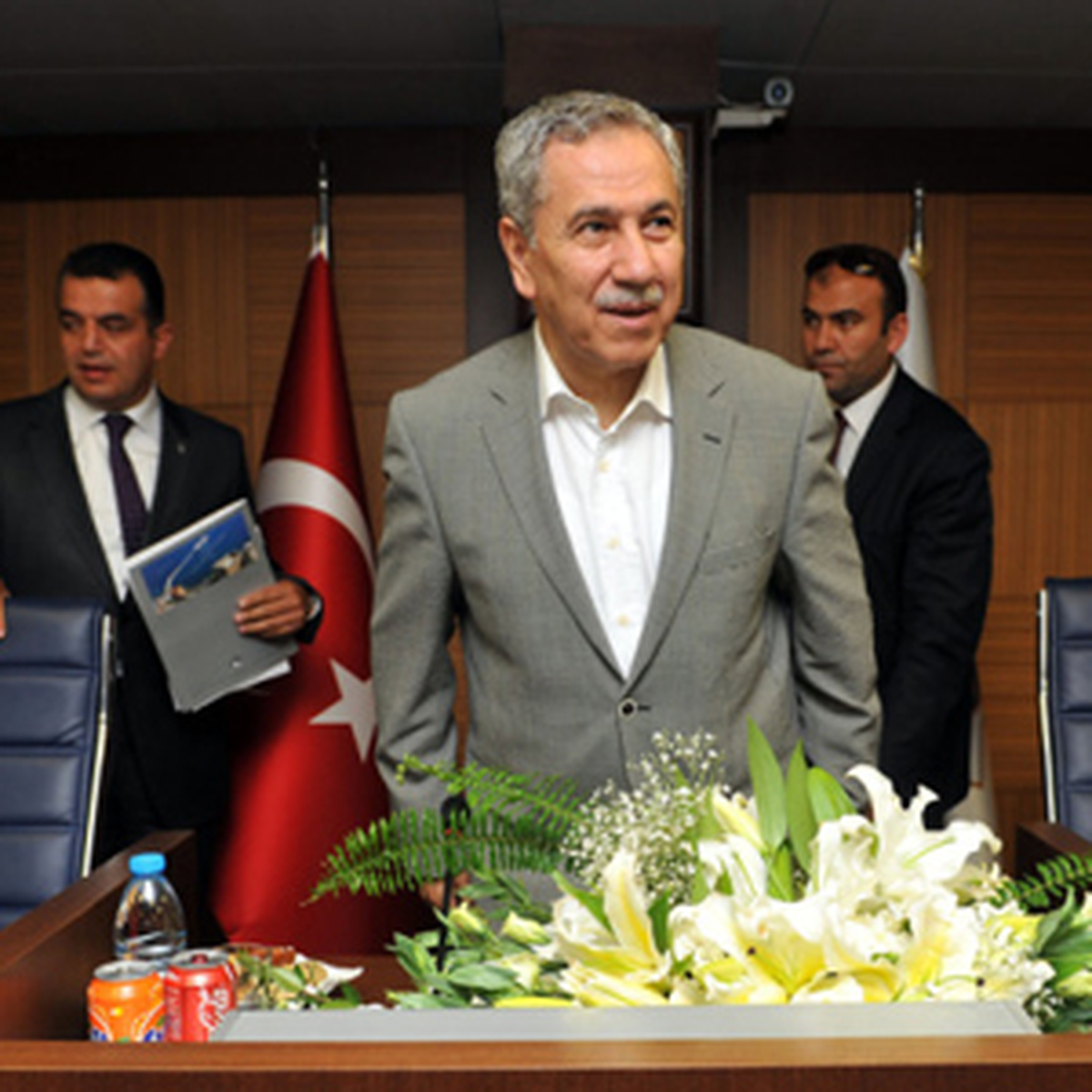 Arınç Yüzde 68'lik Anketi Açıkladı