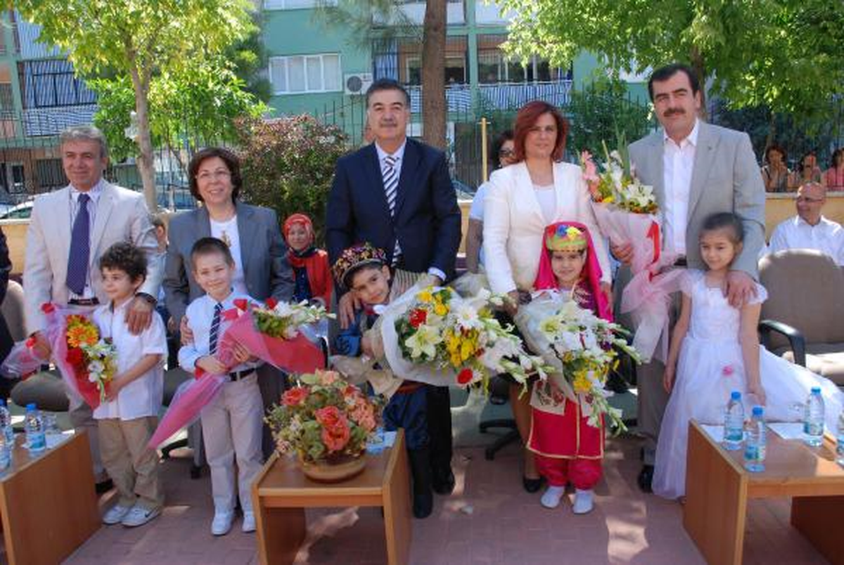 Aydın, Muğla ve Uşak\'ta Öğrencilerin Karne Heyecanı