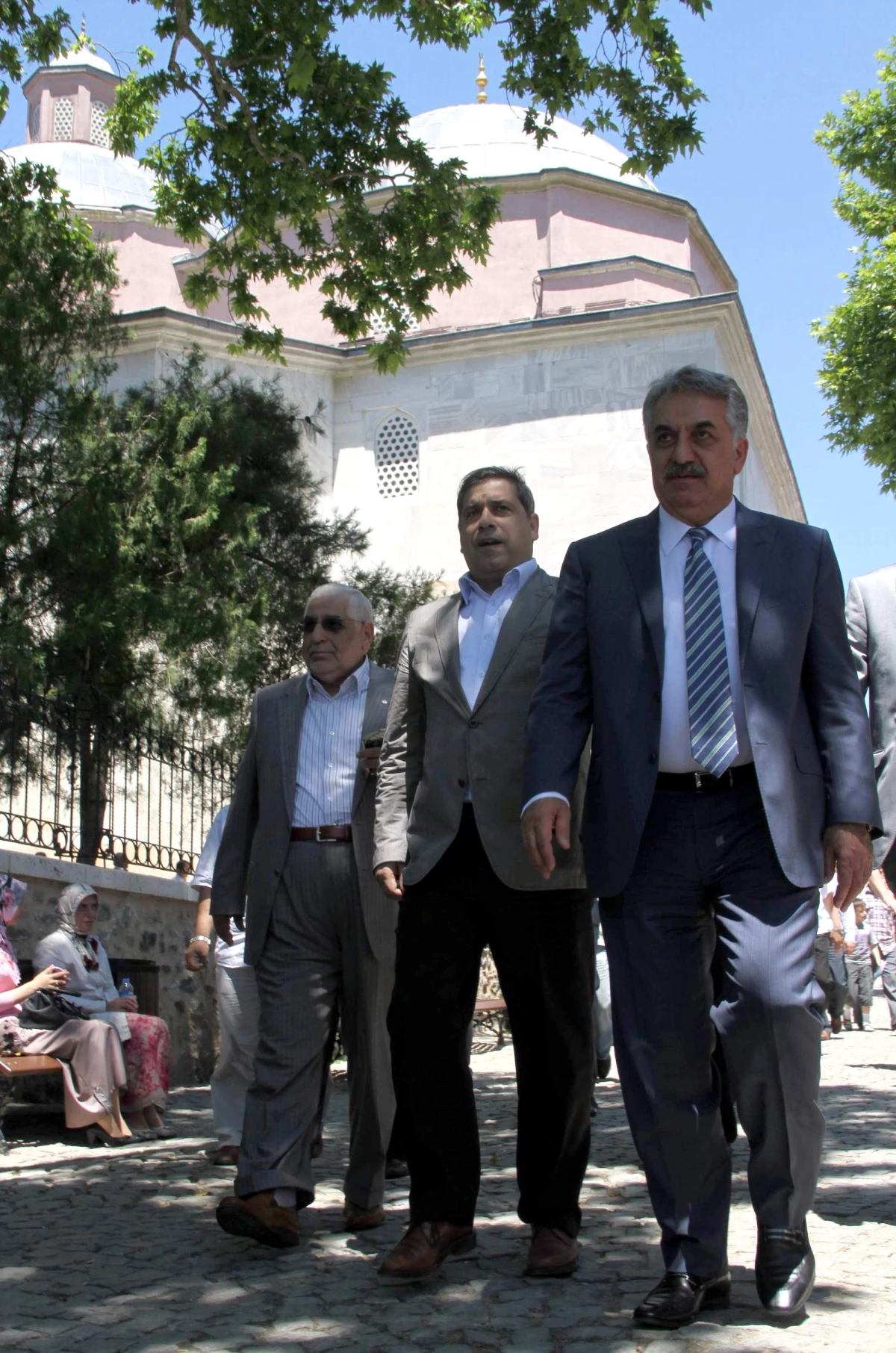 Bakan Yazıcı Cuma Namazını Yeni Restore Edilen Yeşil Camii\'nde Kıldı